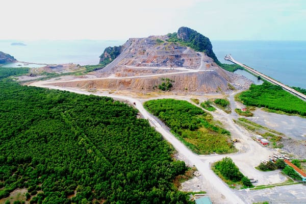 Năm 2018, Văn phòng khu vực châu Á của IUCN đã ký Biên bản ghi nhớ 3 năm với Tập đoàn Xi măng Siam City - SCCC (trụ sở của INSEE tại Thái Lan) cho giai đoạn 2018 và 2020. Mục đích nhằm triển khai các hoạt động bảo tồn đa dạng sinh học nhằm bảo tồn vùng núi đá vôi có giá trị bảo tồn cao tại các khu vực ở Campuchia, Sri Lanka, Thái Lan và Việt Nam.