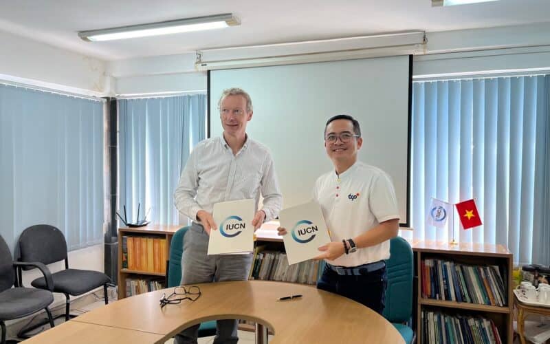 Representatives of IUCN Viet Nam and TCP Viet Nam signed a partnership agreement on enhancing EPR in Viet Nam © IUCN Viet Nam