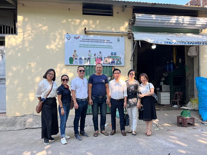 IUCN and TCPVN team visited a project junk shop in Thanh Tri District, Ha Noi © IUCN Viet Nam